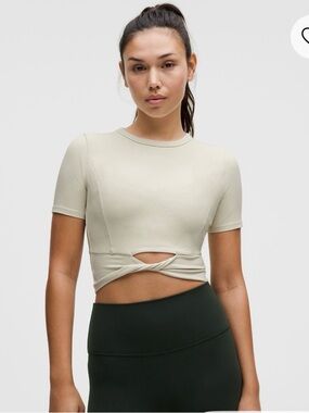 lululemon cropped nulu twist-hem short sleeve